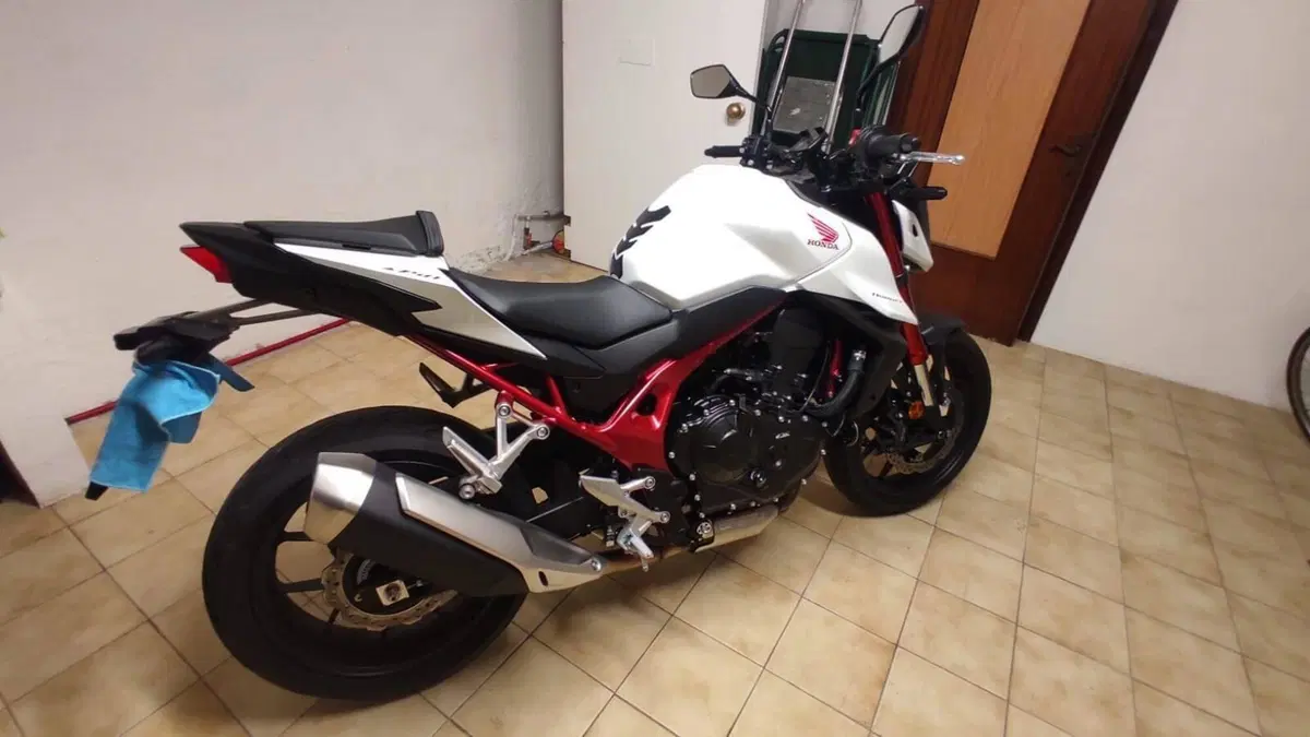 Honda CB 750 Hornet (2023 - 24)  (12)