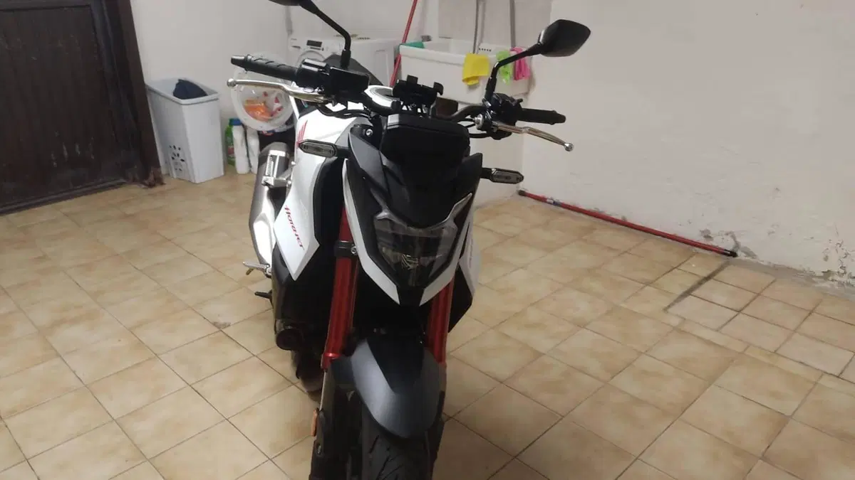 Honda CB 750 Hornet (2023 - 24)  (17)