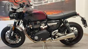 Triumph Speed Twin 1200 Stealth Edition (2024) 