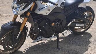 Yamaha FZ8 (2010 - 12) usata