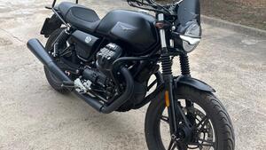 Moto Guzzi V7 Stone (2021 - 24) 