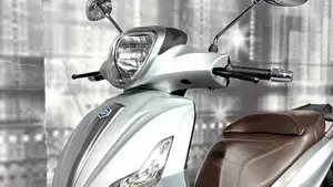 Piaggio Beverly 350 SportTouring ie (2011 - 15)  (5)