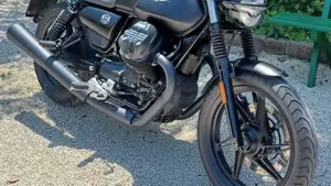 Moto Guzzi V7 Stone (2021 - 24) 