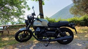 Moto Guzzi V7 Stone (2021 - 24) 