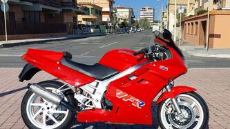 Honda VFR 750 F Rc36 epoca