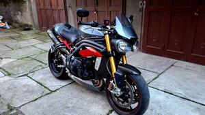 Triumph Speed Triple 1050 R ABS (2016 - 17) 