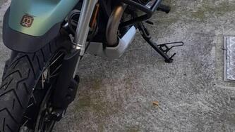 Moto Guzzi V85 TT Centenario (2021 - 22) usata