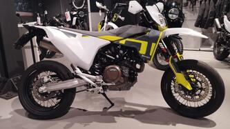 Husqvarna 701 Supermoto (2021) usata