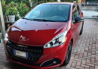 Peugeot 208 82 5 porte Black Line usata