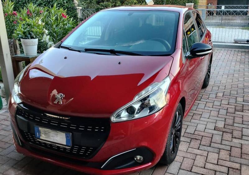 Peugeot 208 82 5 porte Black Line