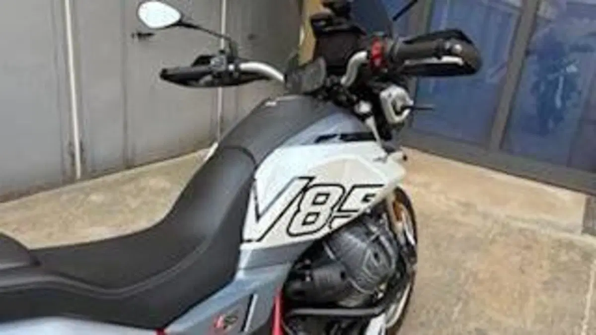 Moto Guzzi V85 TT (2024 - 26)  (6)