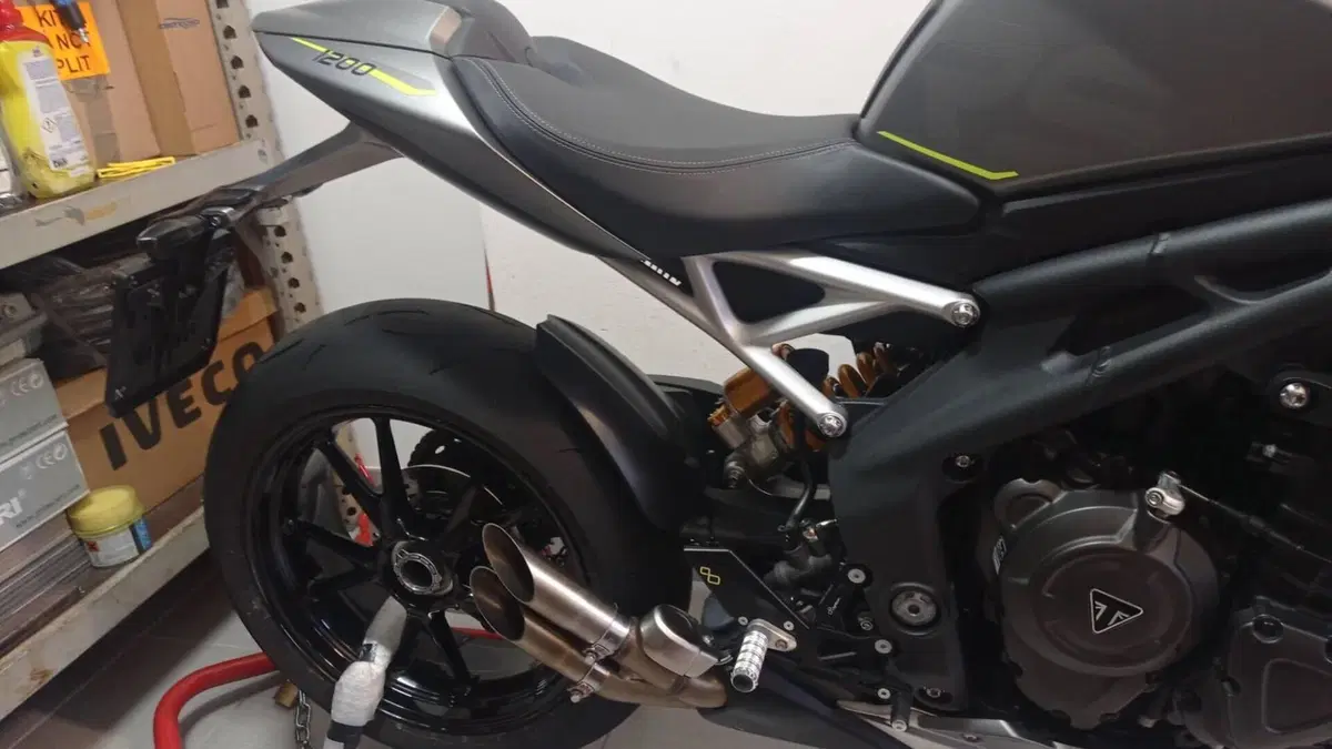 Triumph Speed Triple 1200 RS (2021 - 24)  (4)