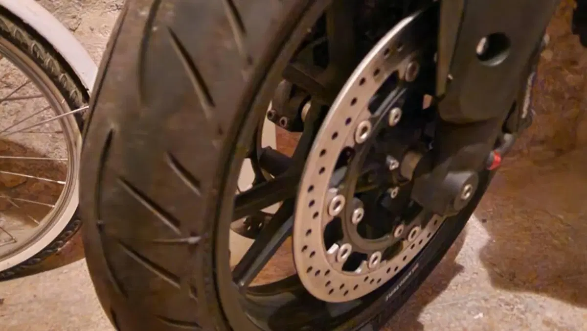 Triumph Speed Triple 1050 (2011 - 13)  (5)