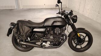 Moto Guzzi V7 Stone (2021 - 24) usata