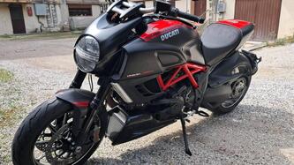 Ducati Diavel 1200 Carbon (2010 - 13) usata
