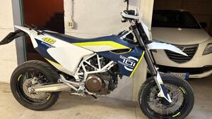 Husqvarna 701 Supermoto (2016) 