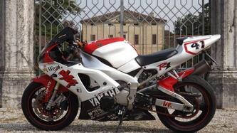 Yamaha R1 sella rossa 4XV1-70 anno 1998 replica Haga con dettagli personalizzati ma disponibili anche pezzi originali  epoca