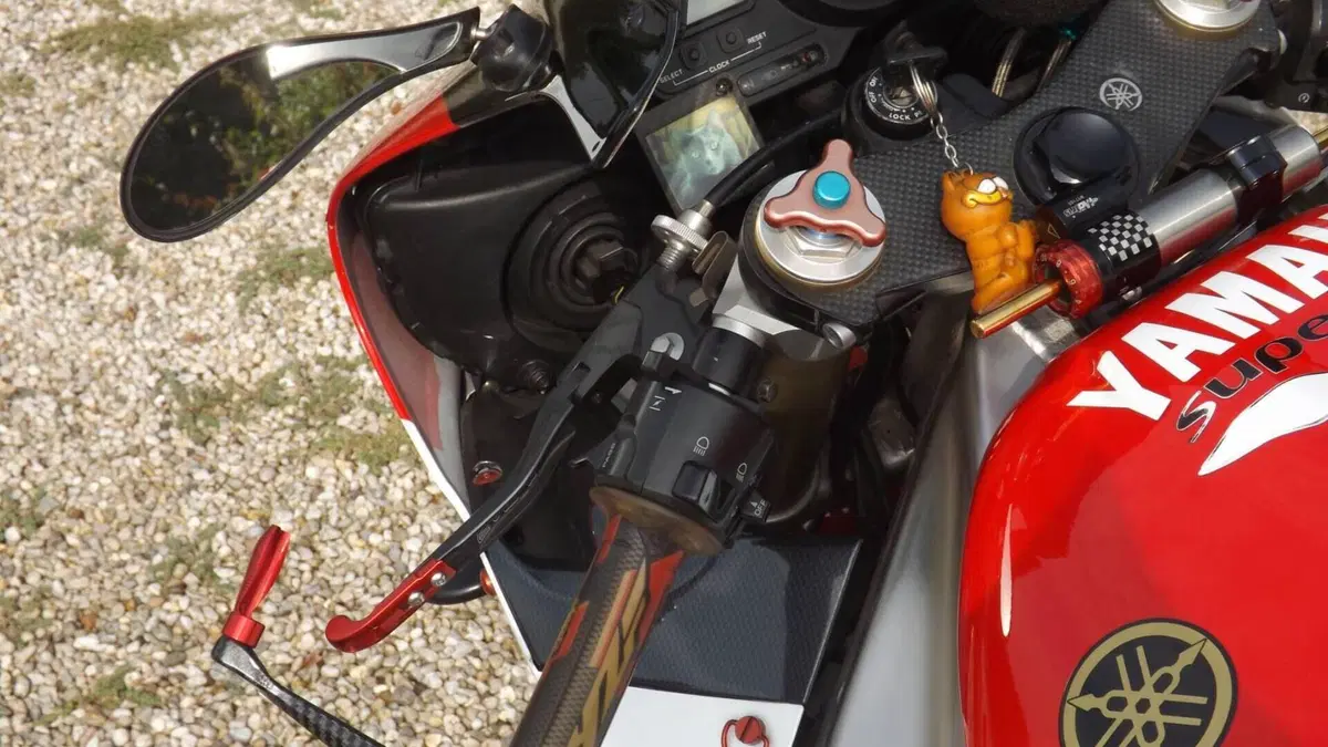 Yamaha   (16)