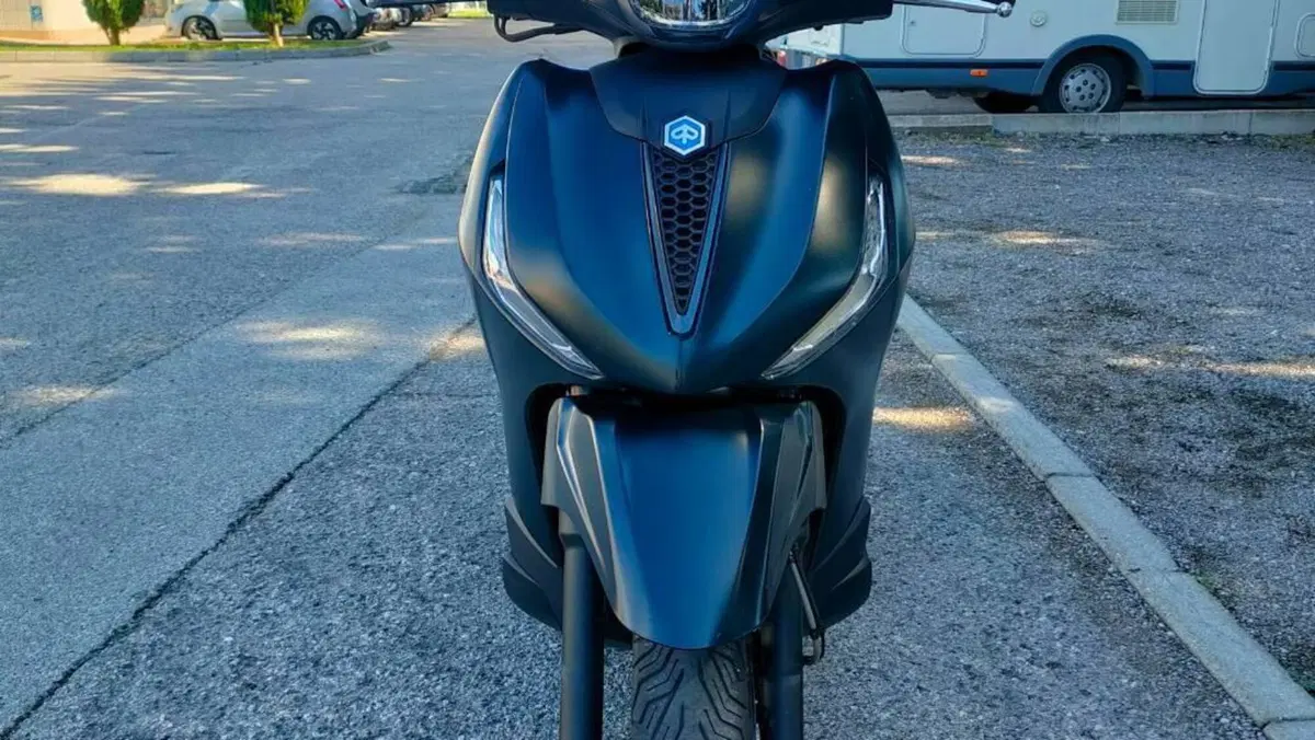 Piaggio Beverly 300 Hpe (2021)  (3)