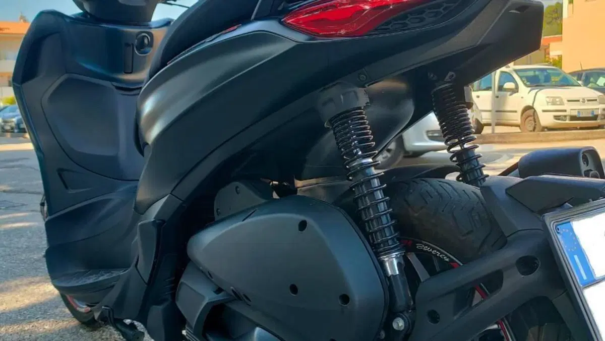 Piaggio Beverly 300 Hpe (2021)  (5)
