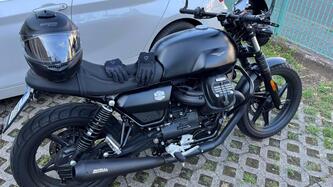 Moto Guzzi V7 Stone (2021 - 24) usata