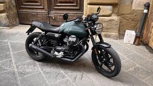 Moto Guzzi V7 Stone (2021 - 24) 