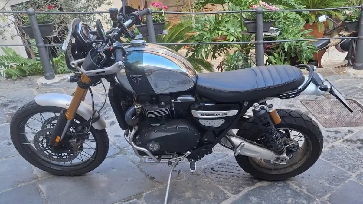 Triumph Scrambler 1200 XE Chrome Edition (2023)  (2)