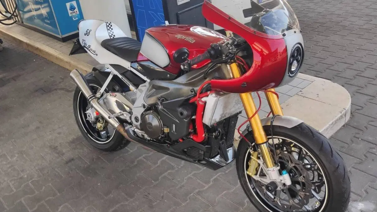 Aprilia Tuono 1000 R (2006 - 10)  (2)