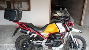Moto Guzzi V85 TT Evocative Graphics (2021 - 23) 