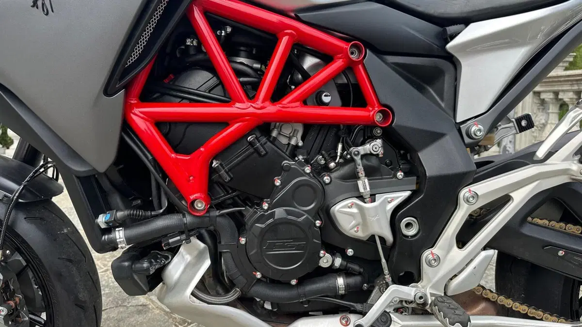 MV Agusta Turismo Veloce 800 (2017 - 2019)  (5)