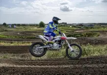 Yamaha YZ450 F 2026: silenziosa ed efficace proprio come un samurai giapponese [VIDEO]