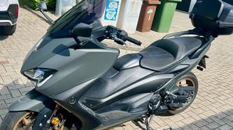 Yamaha T-Max 560 Tech Max (2021) usata