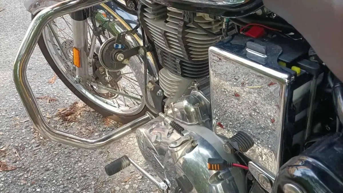 Royal Enfield Classic 500 EFI - Chrome (2017 - 20)  (3)