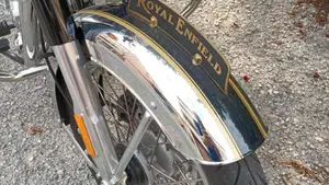 Royal Enfield Classic 500 EFI - Chrome (2017 - 20)  (4)