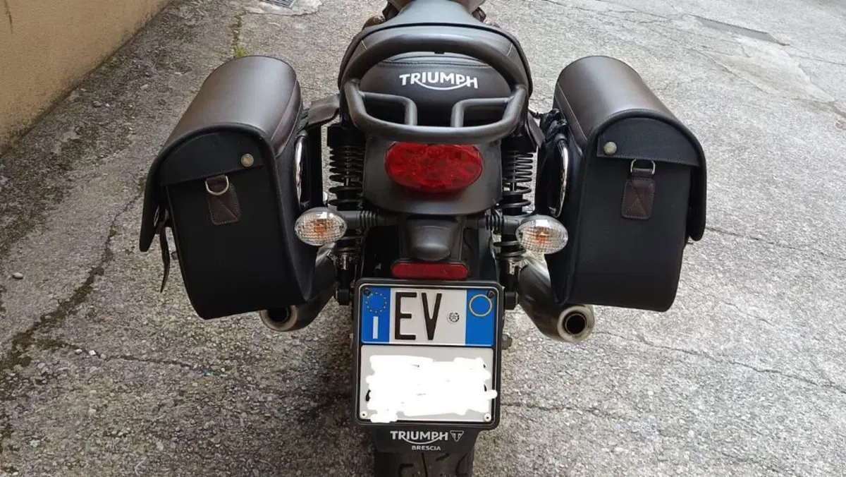 Triumph Street Twin 900 (2021 - 22)  (3)