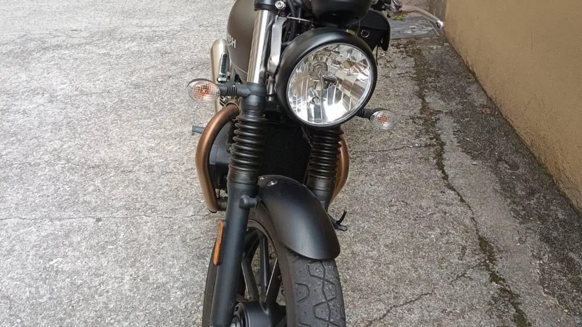 Triumph Street Twin 900 (2021 - 22)  (4)