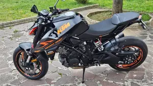 KTM 1290 Super Duke R (2019)  (4)