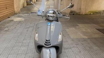 Vespa GTS 300 Supertech hpe 75th (2021)