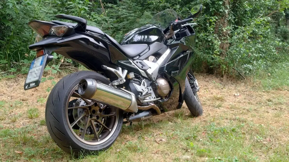 Honda VFR 800 F (2014 - 16)  (2)
