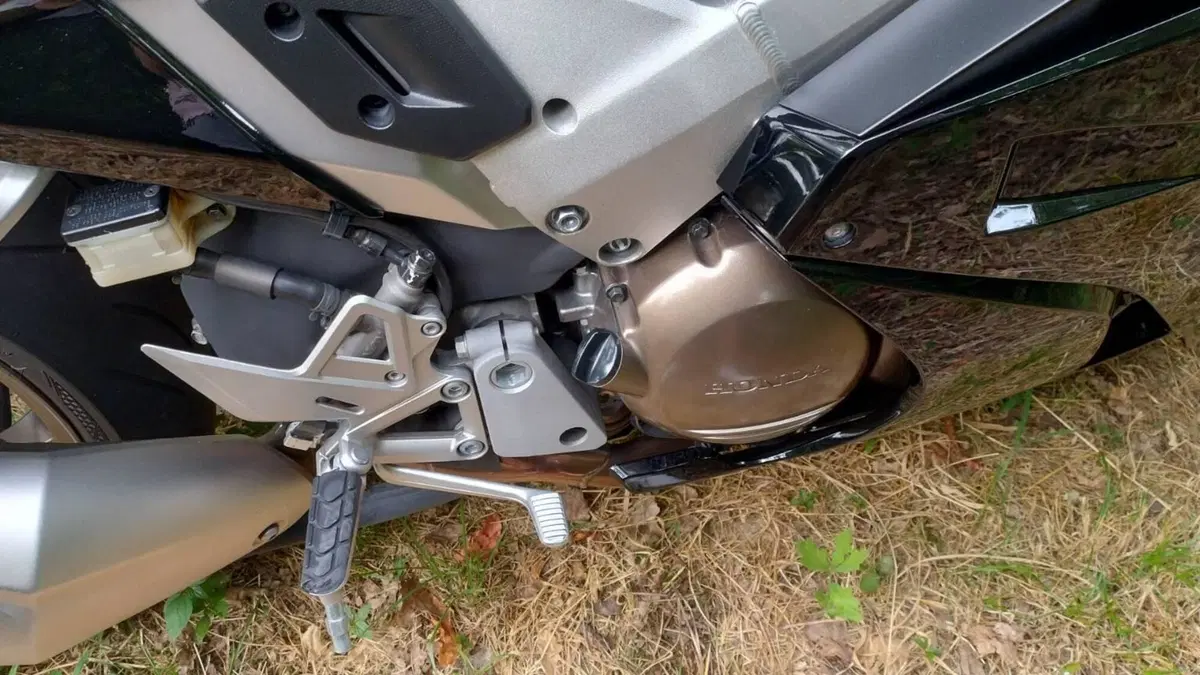 Honda VFR 800 F (2014 - 16)  (10)