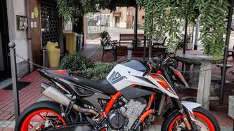 KTM 890 Duke R (2021)