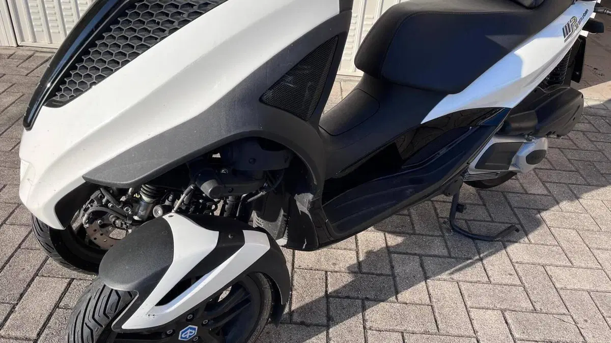 Piaggio Mp3 300 ie Yourban ERL/LT (2011 - 16)  (2)