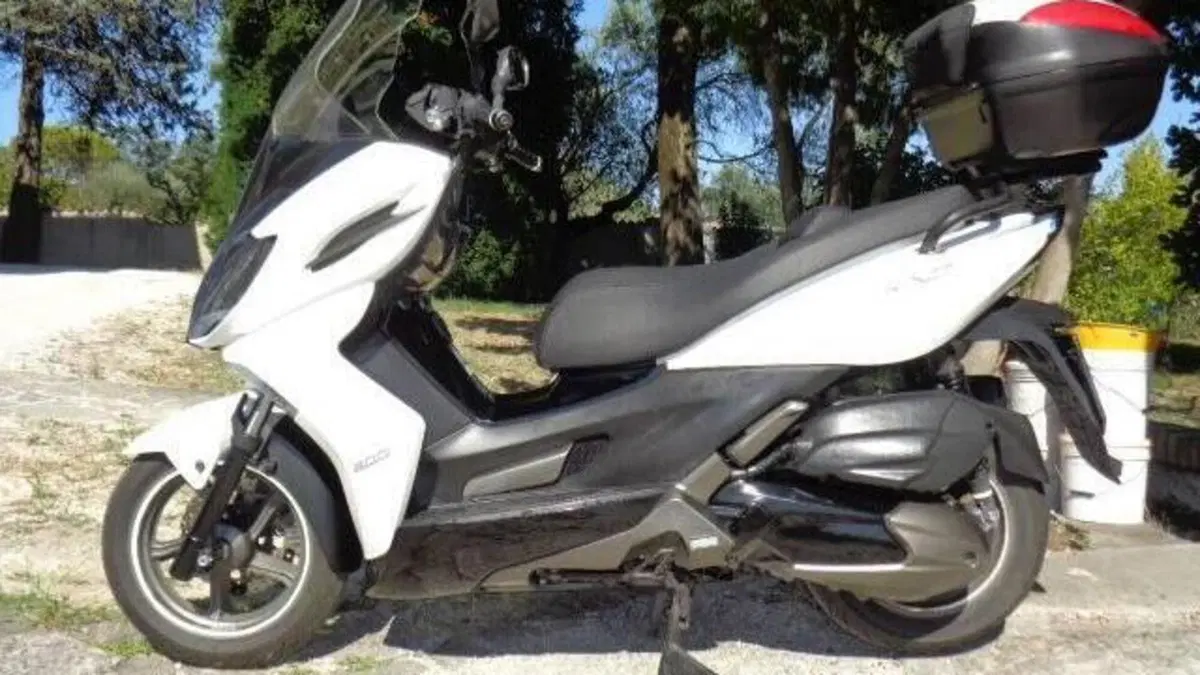 Kymco K-Xct 300i (2012 - 17)  (2)
