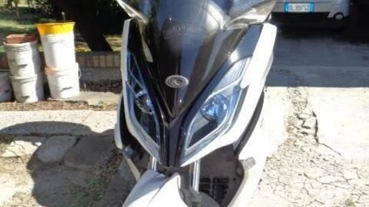 Kymco K-Xct 300i (2012 - 17)  (3)