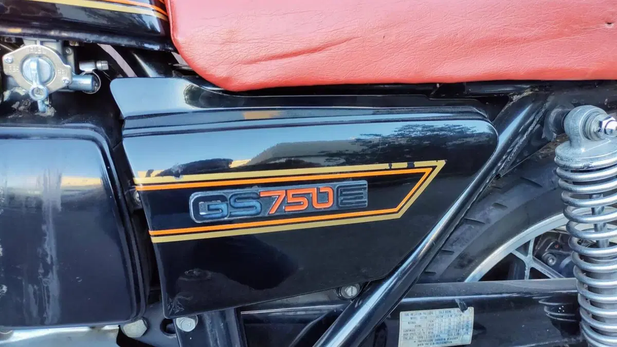Suzuki GS 750  (2)