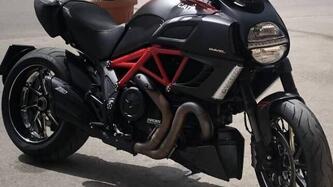Ducati Diavel 1200 Carbon (2010 - 13) usata