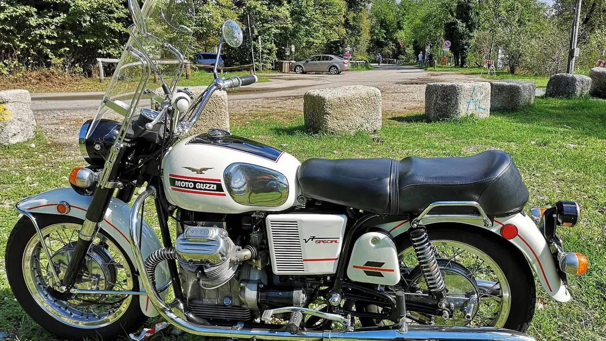 Moto Guzzi V7 Special (2025 - 26)  (2)