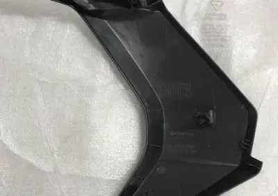 COVER LATERALE CARENA HONDA ADV 350 CODICE 64503K - Annuncio 9830840