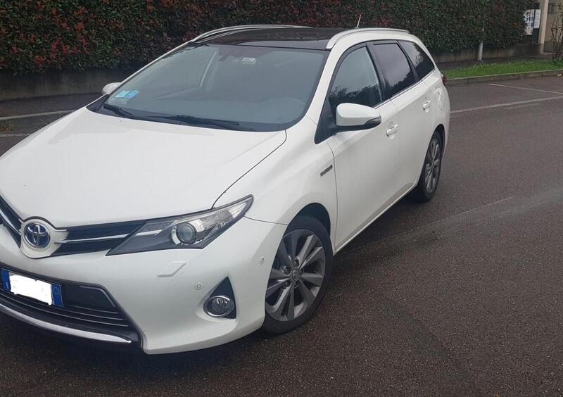 Toyota Auris Station Wagon 1.8 Hybrid Lounge
