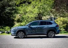 Toyota Corolla Cross: il nuovo SUV ibrido che tutti vorranno nel 2026 [VIDEO]
